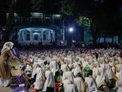 Ganjar Didukung Ribuan Santri di Cirebon