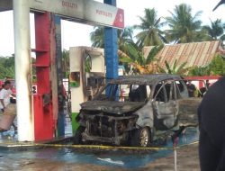 Tidak Matikan Mesin saat Isi BBM, Nahas! Minibus Hangus di SPBU