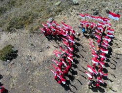 Merah Putih Berkibar di Puncak Arjuno
