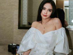 DJ Joana Buka-bukaan Nikmatnya Mobil Bergoyang, Mandi Keringat
