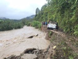 Banjir Terjang Sulbar, Jalan Penghubung Tiga Desa Lumpuh Total
