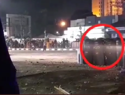 Viral Video Pria Lontarkan Anak Panah dari Barikade Polisi Saat Demo Tolak BBM Naik di Makassar