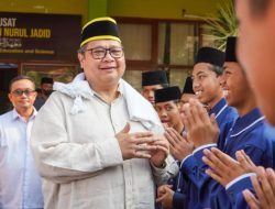 Airlangga Dorong Pemberdayaan Ekonomi Pesantren Saat Berkunjung ke Ponpes Nurul Jadid