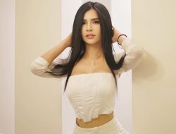 Belum Semenit Foto Maria Vania Berbikini Diserbu Warganet, Ternyata