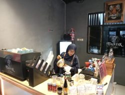 Menikmati Kopi Sambil Belajar Membuat Kopi di Tjantik Coffee