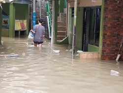 Warga Kebon Pala, Jakarta Timur Capek, Selalu Kebanjiran Tiga Kali dalam Seminggu