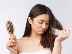 Penyebab dan Tips Mengatasi Rambut Rontok, Nomor 3 Sering Terjadi