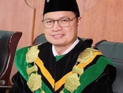 Taruna Ikrar Kembali Dikukuhkan Jadi Guru Besar Tetap Farmakologi SK Mendikbud Ristek di Universitas Malahayati