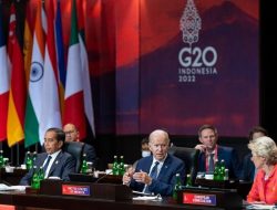 Jokowi Melamun Saat Joe Biden Bicara di Forum KTT G20, Politisi Demokrat: Jangan-jangan Malah Nggak Ngerti?