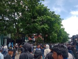 LHP Inspektorat Sebut Ada Dugaan Korupsi Bansos, Pendemo di DPRD Minta Diusut
