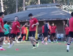 Pakai Seragam Timnas Indonesia, Dua Anak Shin Tae Yong Ikut Latihan di Turki