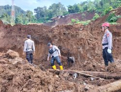 Gempa Cianjur, Anjing Pelacak Dikerahkan Cari Korban yang Diduga Tertimbun Longsoran
