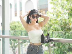 Pose Maria Vania Bikin Terbelalak, Netizen: Gede Banget