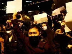 Lockdown akibat Covid-19 Meningkat, Massa Desak Xi Jinping Mundur