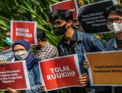 Tolak Pengesahan RKUHP, BEM UI: Jokowi Jahat!