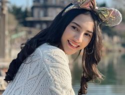 Anya Geraldine Rebahan Manja Pakai Bikini, Menggemaskan