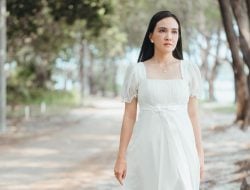 Shandy Aulia Pamer Pakai Baju Haram, The Real Hot Mom!