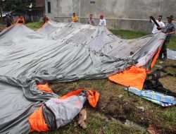Bongkar Pasang Tenda Darurat Gempabumi Cianjur, BNPB Imbau Warga agar Berkoordinasi