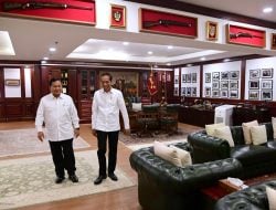Presiden Jokowi Takjub, Ruang Kerja Menhan Prabowo Berhiaskan Ornamen Sejarah Perjuangan