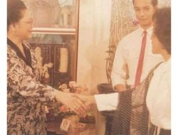 Bantah Anies Aktivis 98, Eko Kuntadhi Beber Foto Anies dengan Istri Soeharto
