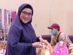 Rajin Ikut Pelatihan, Lies Herawati Bisa Bangun Usaha Kerajinan Bosara di Makassar