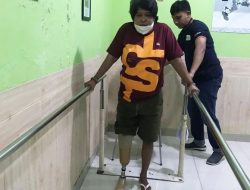 Kaki Kanannya Diamputasi Akibat Diabetes, Suti Karno Belajar Jalan Lagi