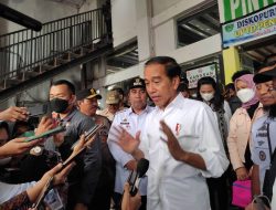 Soroti Harga Minyak Saat Tinjau Pasar Maros, Jokowi Langsung Perintahkan Tambah Stok