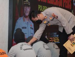 Sadis! Tiga Remaja Ini Aniaya Korban dengan Cerulit dan Golok hingga Tangan Hampir Putus