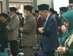 Gunakan Dalil Surat Al-Mujadalah Ayat 11 Jemaah Ponpes Al Zaytun Salat Idulfitri Campur Pria dan Wanita, Sah Atau Sesat?