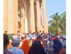 Geger Sultan Bojongkoneng Berangkatkan Umrah Warga 2 RT