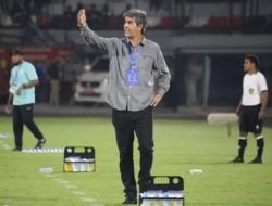 Jelang Laga Hadapi PSM Makassar, Stefano Cugurra Ingatkan Tim Tuan Rumah Bukan Cuma Yakob Sayuri Saja