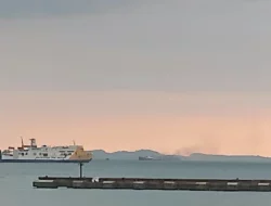 Kapal Feri dari Pelabuhan Merak Menuju Bakauheni Terbakar di Tengah Laut