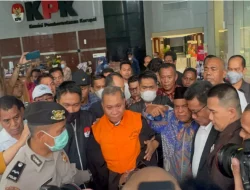 Dianggap Rintangi Kasus Lukas Enembe, Stefanus Roy Rening Ditahan KPK