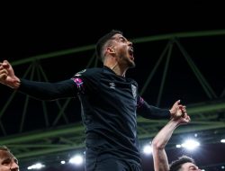 Kalah di Kandang, Suporter AZ Alkmaar Serang Keluarga Pemain West Ham di Stadion