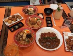 Nikmati Aneka Jenis Ramen di “Bioskop” Ditemani Ultraman