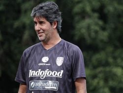 Stefano Cugurra Lempar Kritikan Masalah Rumput di GBH Jelang Laga Leg Kedua Playoff Liga Champions Asia