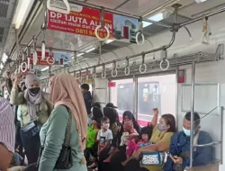 Naik KRL, Penumpang Tidak Wajib Lagi Memakai Masker