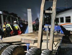 Kereta Api Brantas Tabrak Truk di Semarang