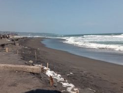 Gelombang Tinggi, SAR Imbau Wisatawan Pantai Selatan Bantul Waspada