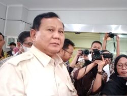 Jenguk Cak Nun, Prabowo: Berdoa Cepat sembuh dan Pulih