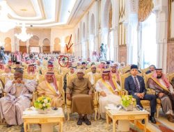 Ramai Foto Ganjar Pranowo Bersama Tamu Kehormatan Kerajaan Arab Saudi, Dokter Tifa: Semoga Tinggalkan Kegemaran Sebelum Haji, Misalnya Nonton