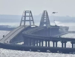 Jembatan Hubungkan Krimea dengan Daratan Rusia Diledakkan, Vladimir Kostantinov Cap Ukraina Teroris