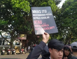 Mahasiswa Pemerhati Pendidikan Protes Kejanggalan PPDB di Jabar, Massa Geruduk Rumah Dinas Ridwan Kamil
