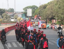 Kader Partai Buruh Jalan Kaki Bandung – Jakarta, Tuntut 5 Isu Ini ke Jokowi