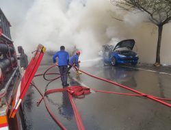 Minibus Buatan Prancis di Makassar Dilalap Si Jago Merah, Ini Dugaan Penyebabnya