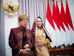 Berbusana Adat Sumatera Barat, Wapres Hadiri Upacara Peringatan Detik-Detik Proklamasi di Istana Merdeka