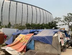 Jelang Piala Dunia U-17, Warga eks Kampung Bayam Tetap Mendirikan Tenda di Depan JIS Menunggu Kepastian Pemerintah