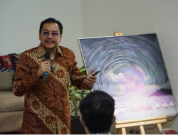Denny JA dalam Sastra Indonesia: Antara Puisi, Sejarah, dan Advokasi Sosial