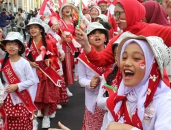 Gandeng DKI Jakarta, Moeldoko Center Bagi 30 Ribu Bendera