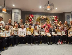 Wilianto Tanta Bagikan Kain Batik Desain Khusus, Ajak Meriahkan Perayaan 25 Tahun PSMTI di Taman Mini Indonesia